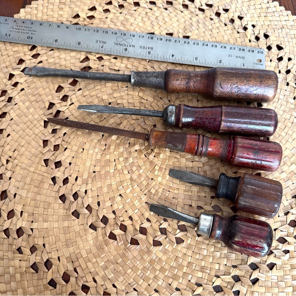 Lot of 5 Vintage Antique Wooden Handled Screwdrivers Flat Heads Tools - Picture 5 of 6